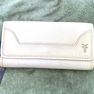 NWOT Frye Wallet